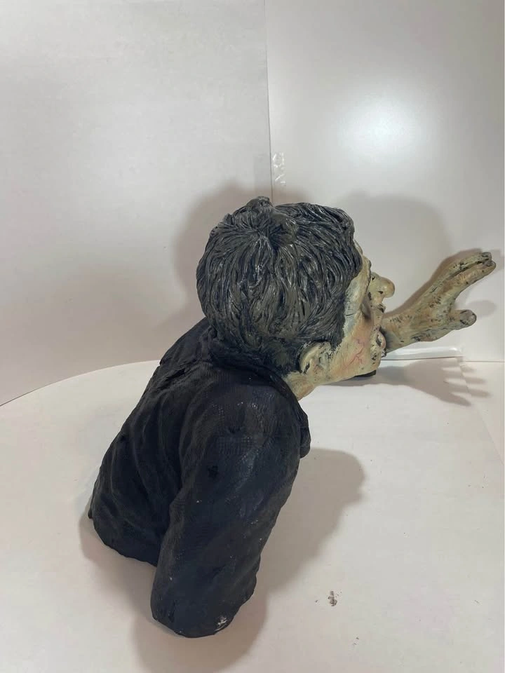 Frankenstein Statue - photo 4