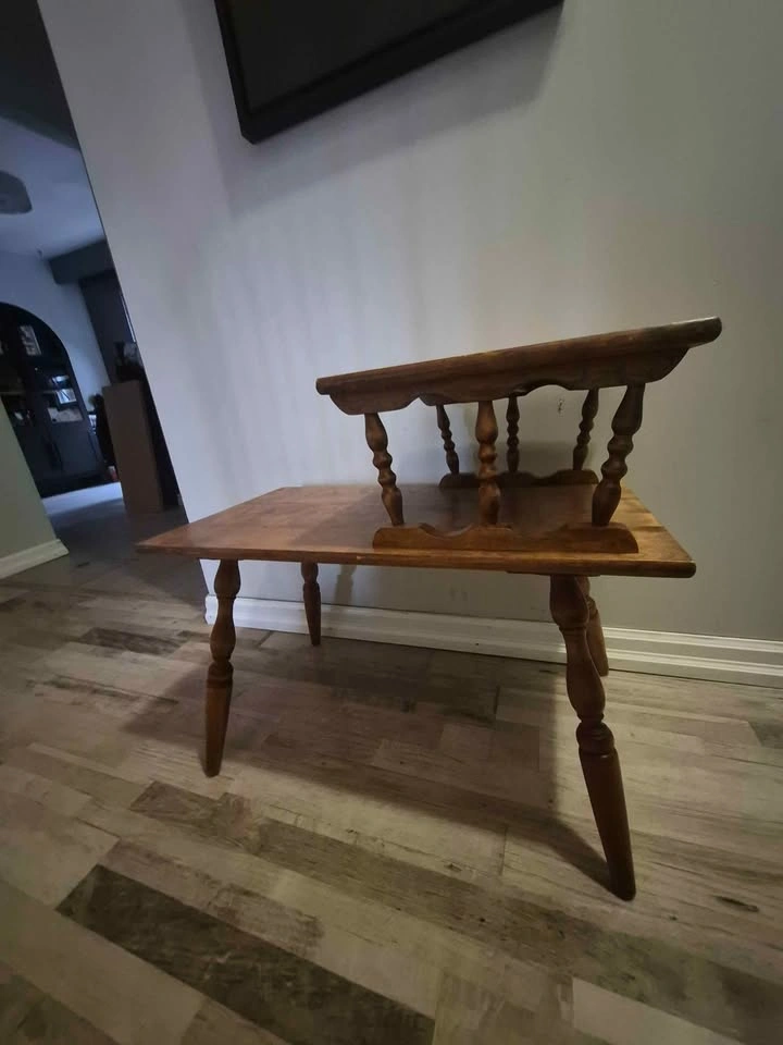 Wood two-tier side table - photo 3