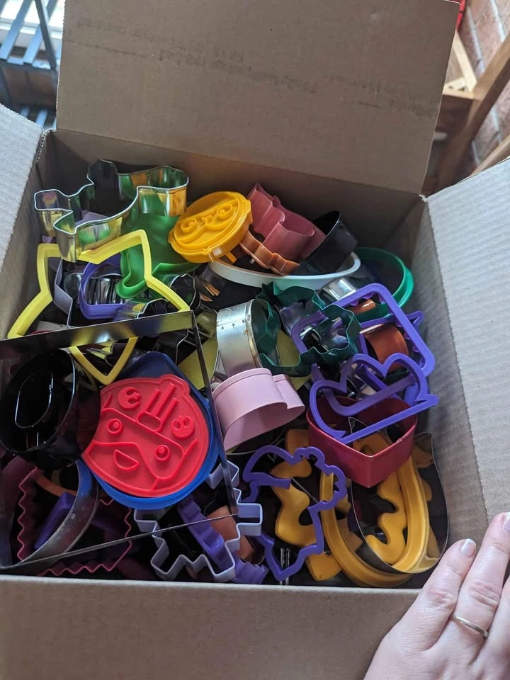 Lot of 75 Cookie Cutters - photo 2