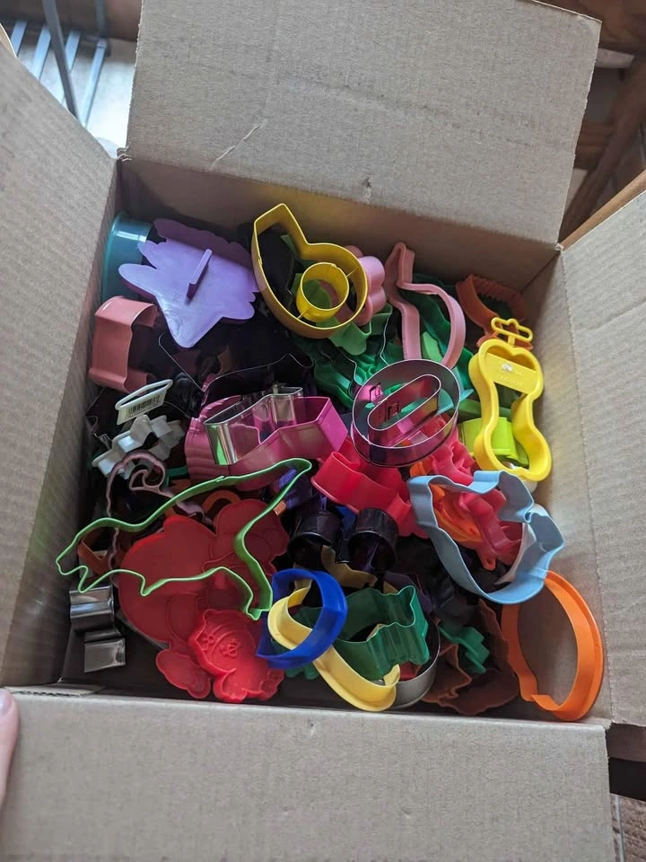 Lot of 75 Cookie Cutters - photo 3
