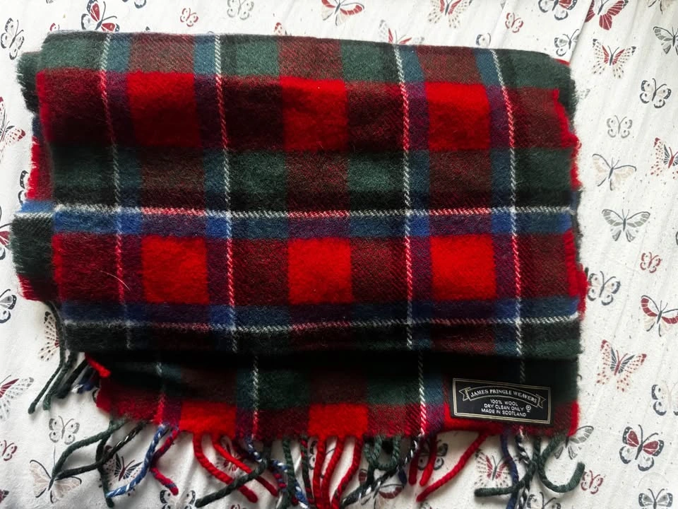 Home Comfort Bundle — Wool Scarf + NEW Twin Sheet Set - photo 2
