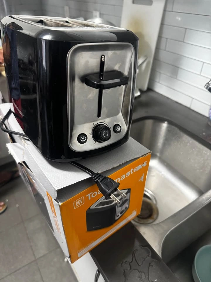 Toastmaster 2-Slice Toaster - photo 3