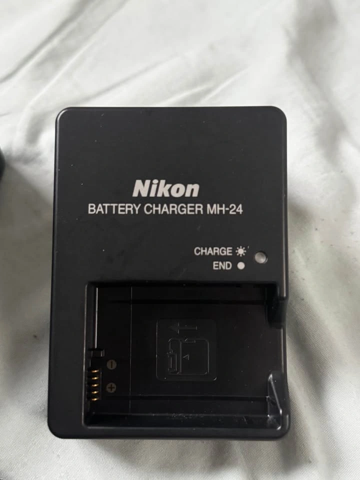 Nikon D3500 DSLR Camera - Excellent condition - photo 5