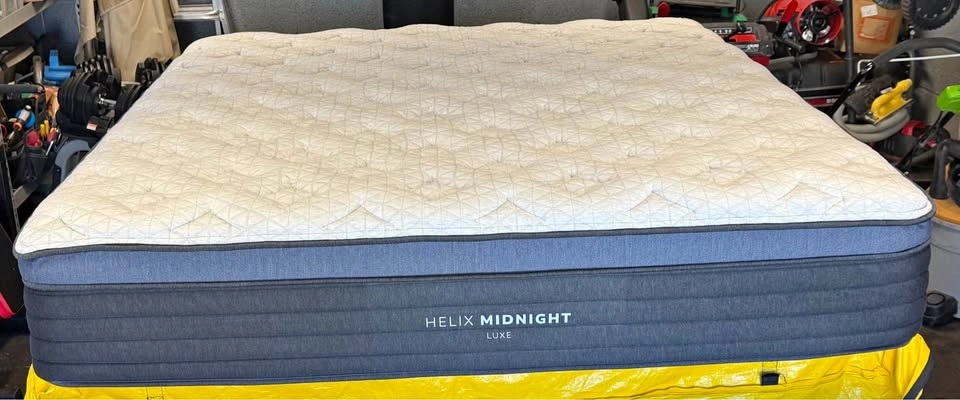 Helix Midnight California King Mattress, Like New