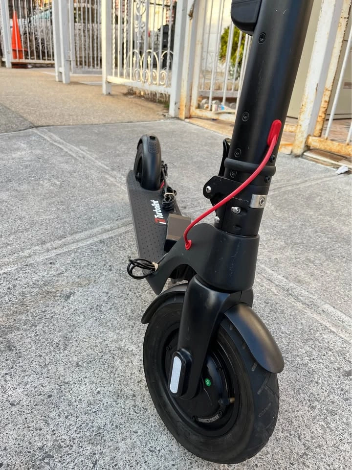 Turbo ant x7 pro scooter - 20mph, 32mi range, charger incl. - photo 3