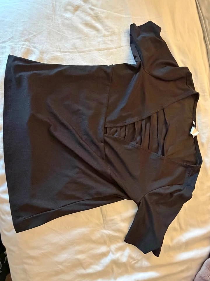 $4 H&M top black - large