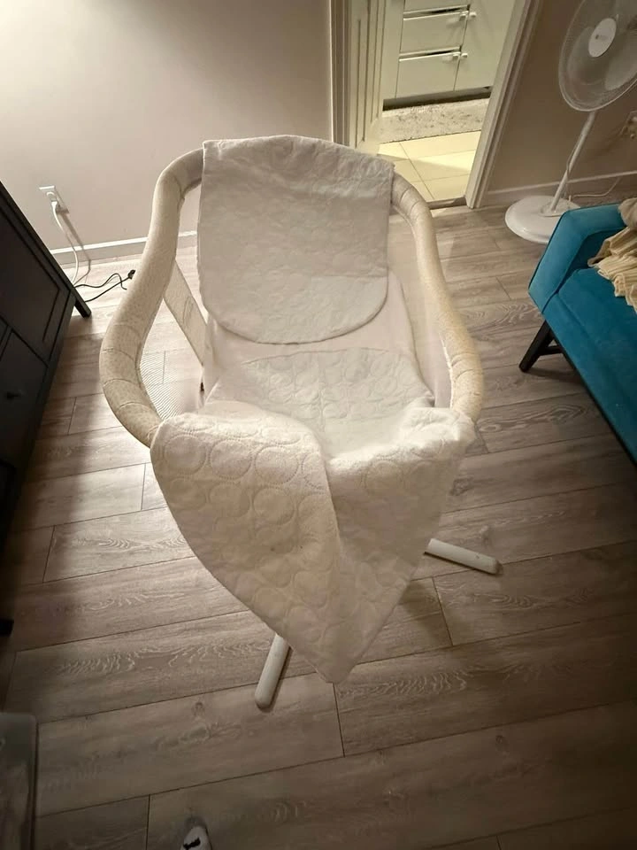 Bassinet with sound machine and vibration - photo 3