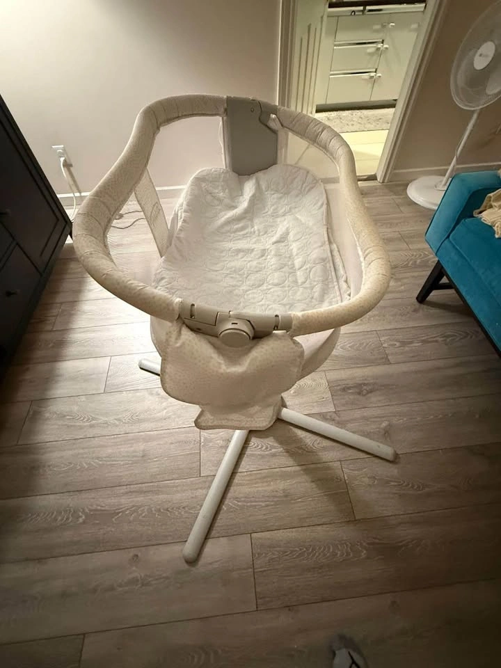 Bassinet with sound machine and vibration - photo 4
