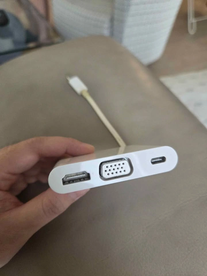 USB-C Multiport Adapter HDMI VGA - photo 3