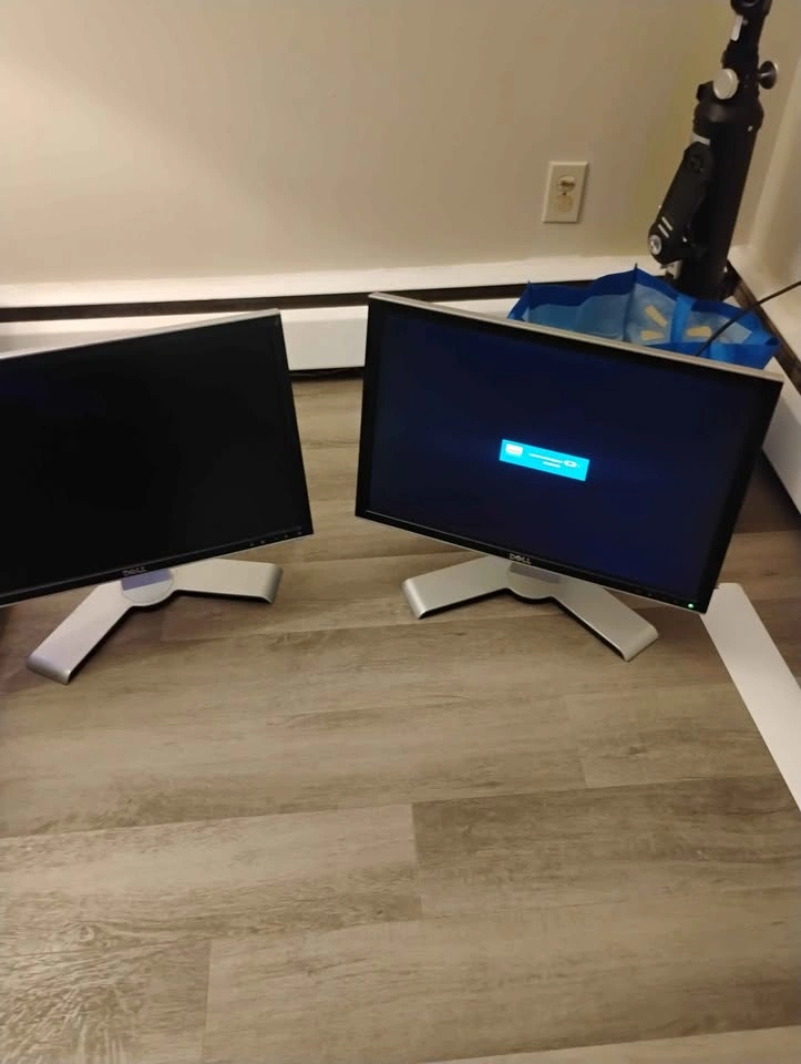 Dell Monitors (2) - photo 2