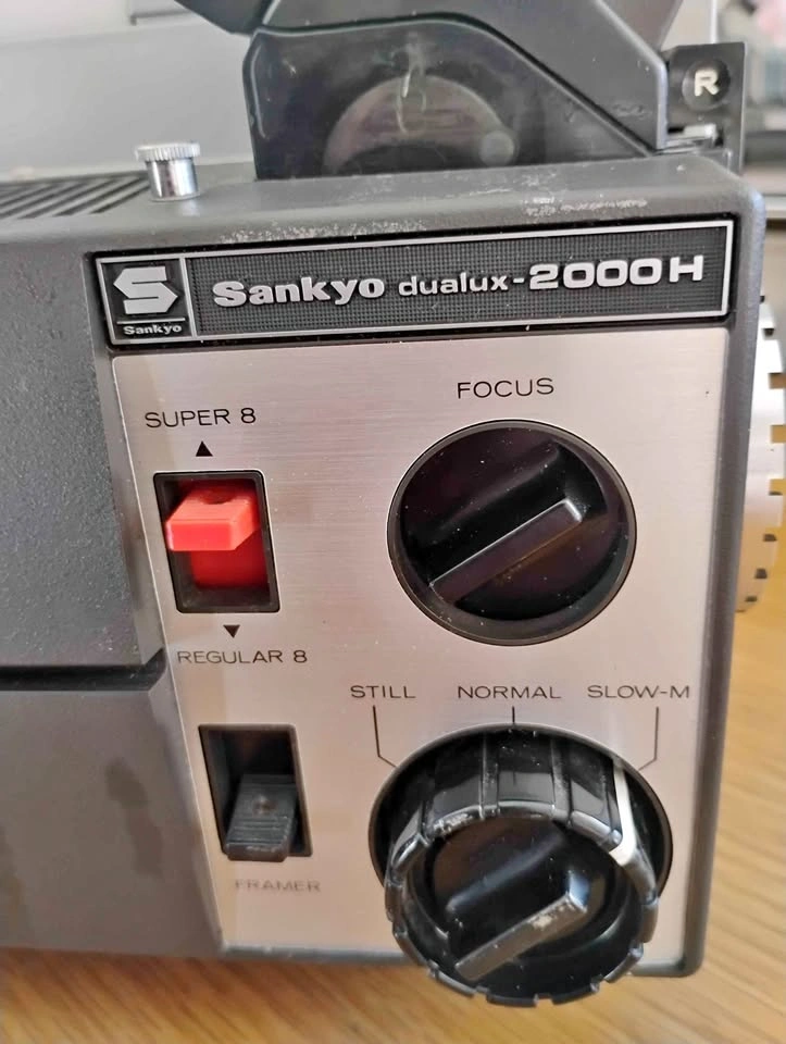 Sankyo Dualux-2000H Super 8 / Regular 8 Film Projector
