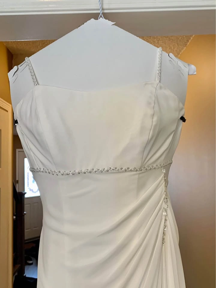 Wedding Dress - Size 4 - photo 3