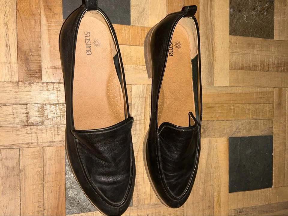 Women's Soft Leather Flats by Susina - Size 9