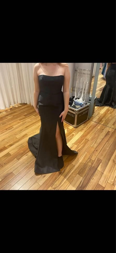 Black Jessica Rabbit Graduation/Bridesmaid Dress - Size 6 - photo 2