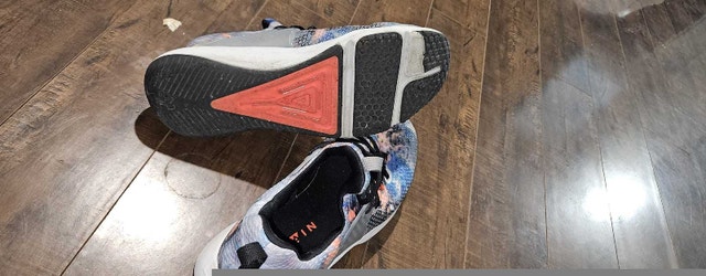 Under Armour UA HOVER RISE Shoes - Like New - photo 3