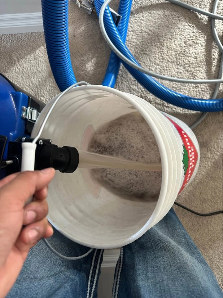Carpet Cleaning / Available 24/7 - photo 2