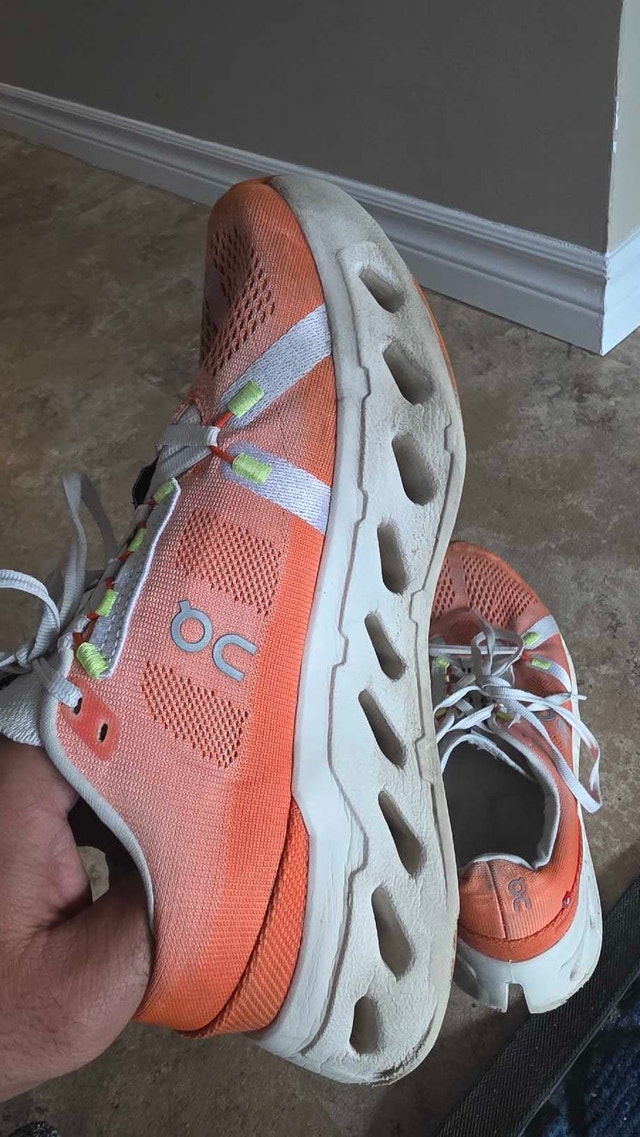 On Women's Running Shoes - Size 9 (Fits 8-8.5)