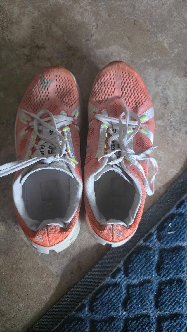 On Women's Running Shoes - Size 9 (Fits 8-8.5) - photo 3