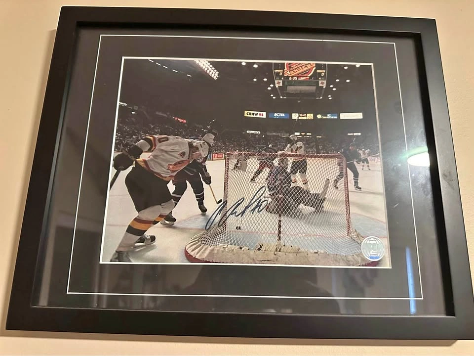 Pavel Bure Autographed 11x15 Framed Photo – Vancouver Canucks WG