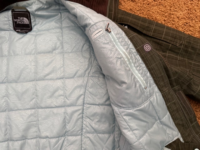 North Face Women's Ski/Snowboard Jacket - Small - photo 4