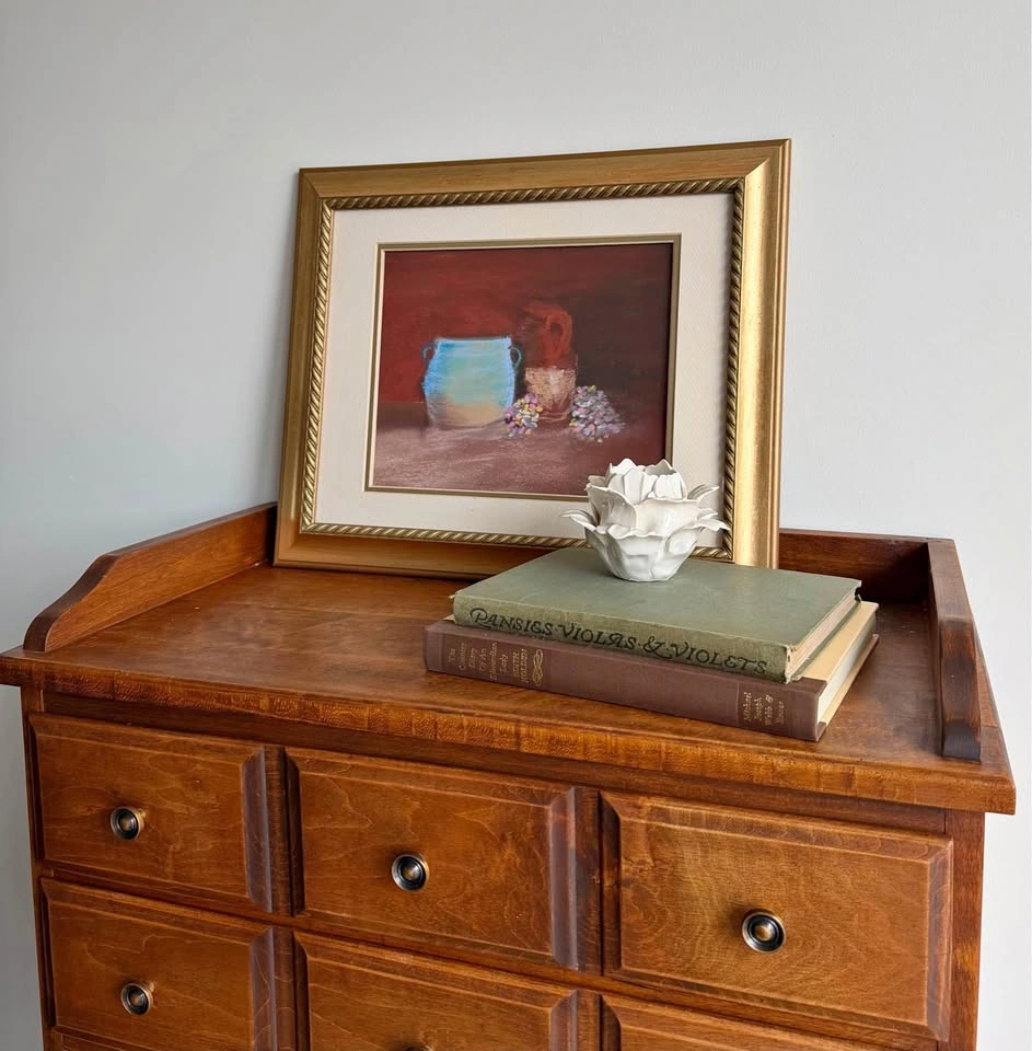 Signed Framed Still Life Artwork – Gold Frame, Classic Decor