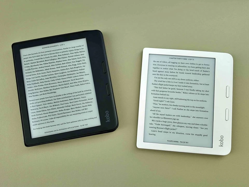 2 Kobo Libra 2 E-readers (B/W) - White & Black w/ Case