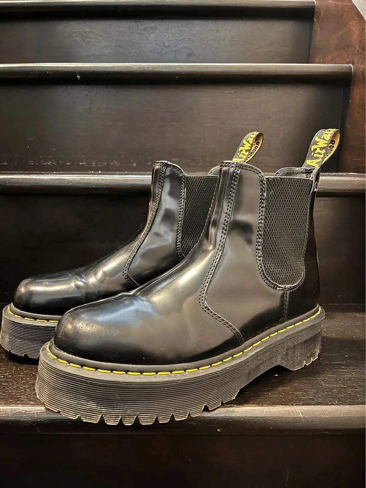 Dr. Martens 2976 Platform Chelsea Boots
