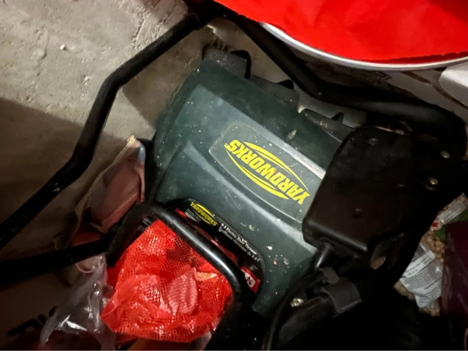 Yardworks 10A Electric Snowthrower, 16-in - photo 2