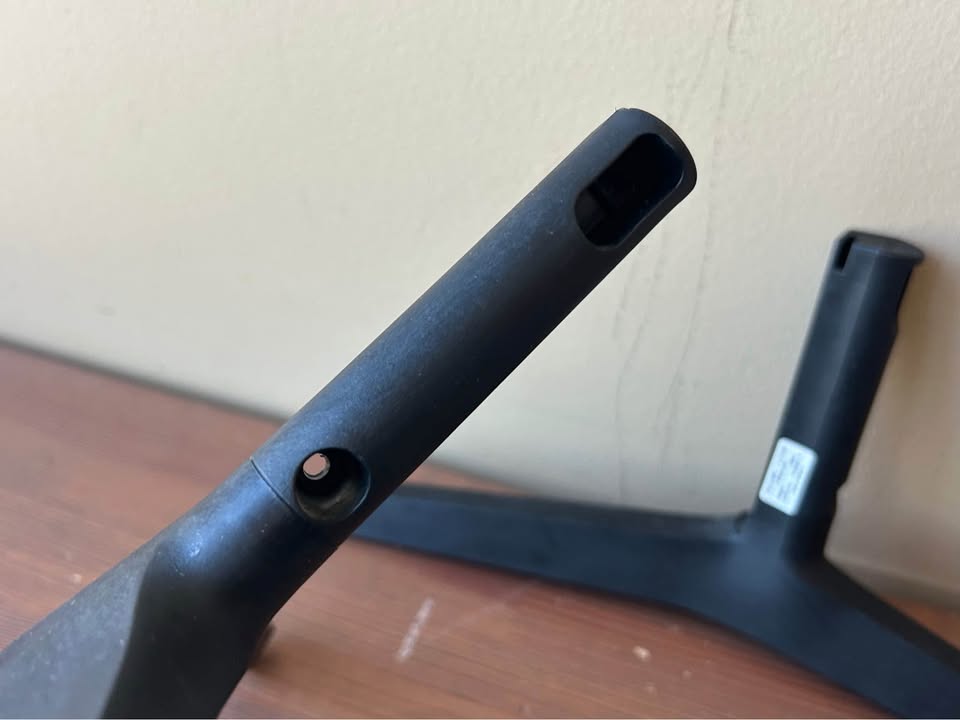 Price firm - set of two Samsung TV legs with screws - photo 3