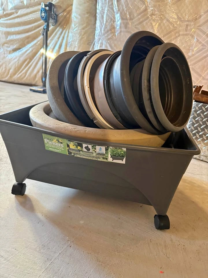 Complete Patio Gardening Kit - Self-Watering Bed + Pots
