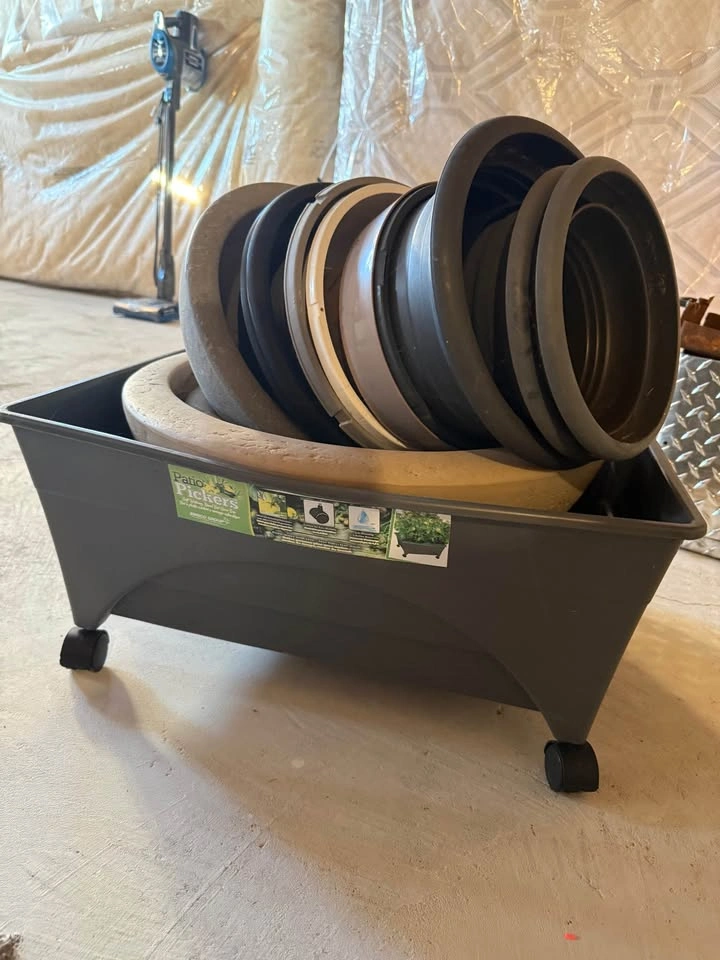 Complete Patio Gardening Kit - Self-Watering Bed + Pots - photo 3