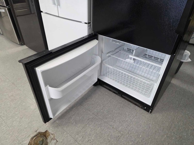 Amana 18.5 cu ft Bottom Freezer Fridge | Delivery Available - photo 5