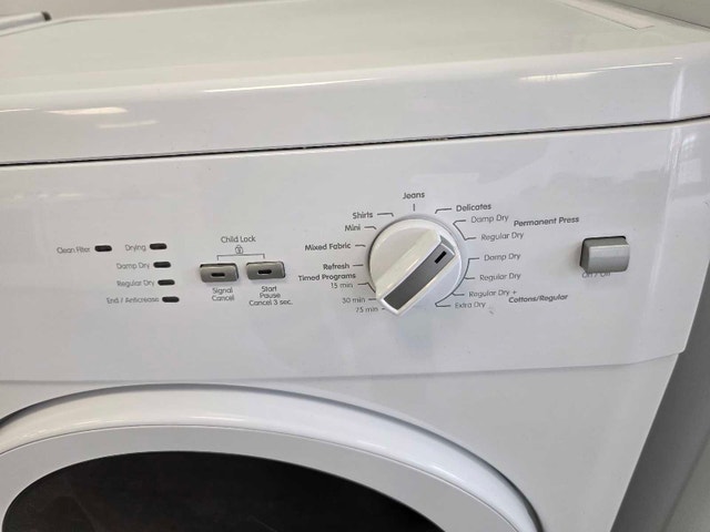 Blomberg 24" Compact Electric Dryer – $340 - photo 2