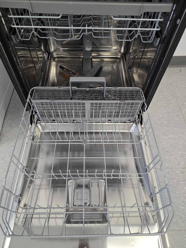 LG Front Control Dishwasher with QuadWash (LDF5545WW) - photo 4