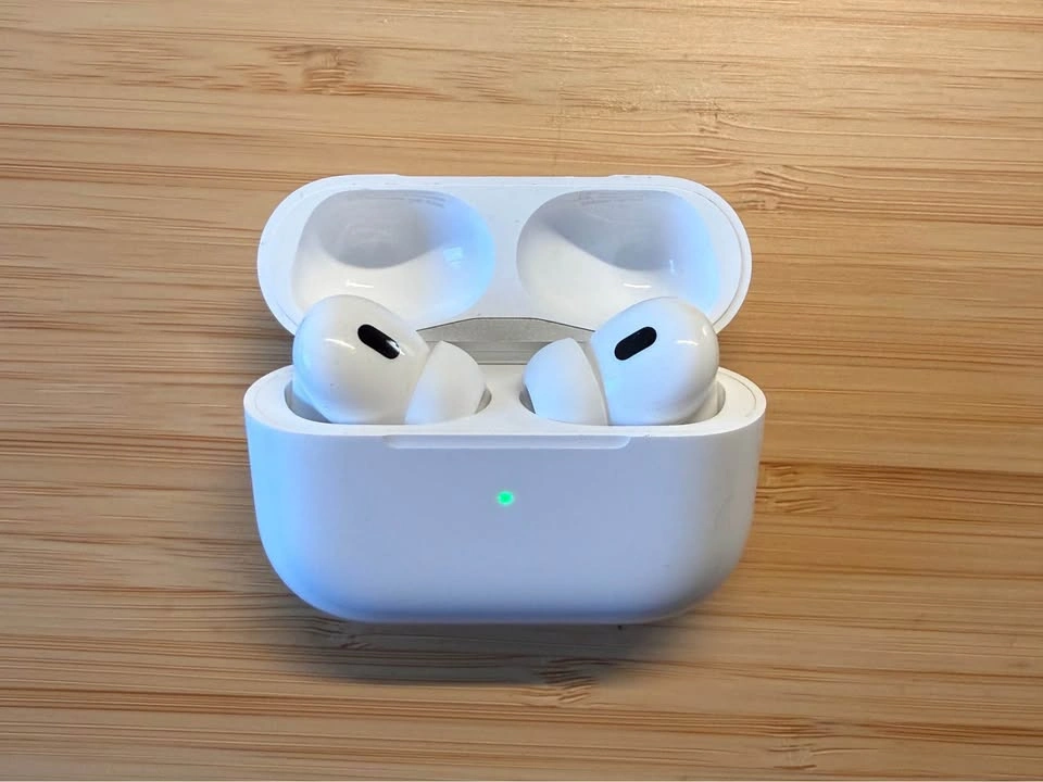 Apple AirPods Pro 2nd Gen (USB-C) with Protective Case - photo 2