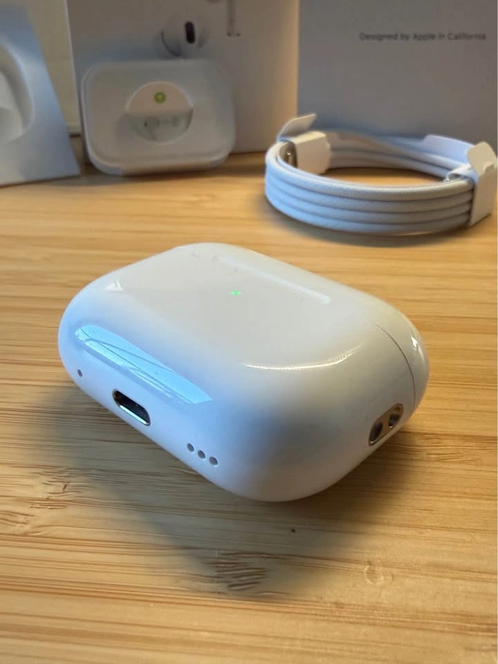 Apple AirPods Pro 2nd Gen (USB-C) with Protective Case - photo 3