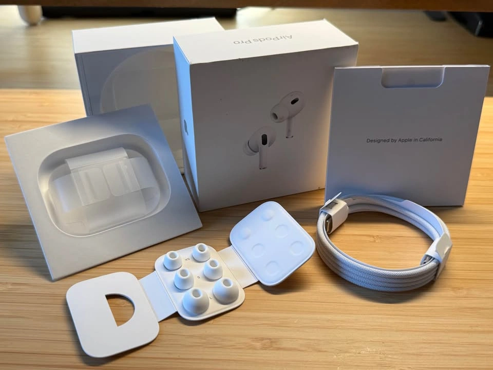 Apple AirPods Pro 2nd Gen (USB-C) with Protective Case - photo 5