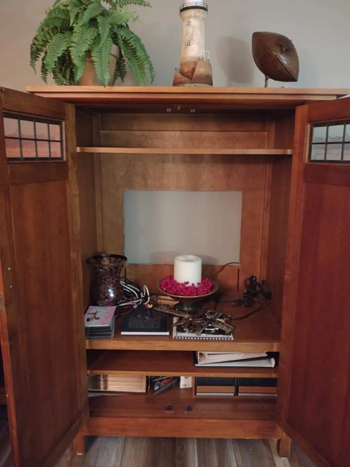 Entertainment center and side Shelfs that separate. - photo 2