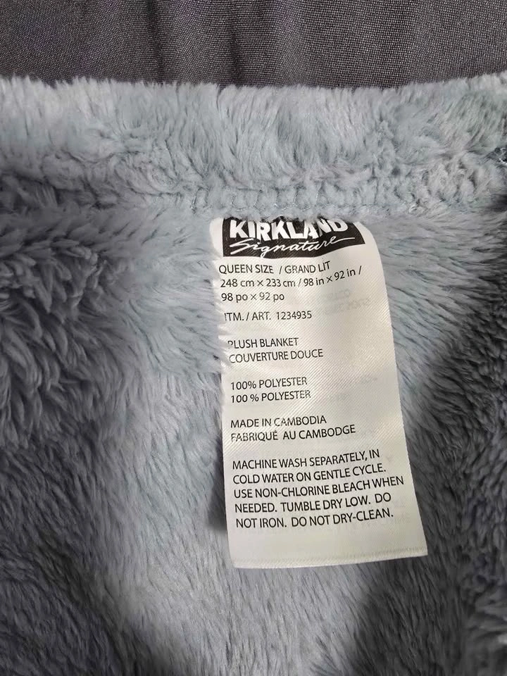 Kirkland Queen Size Plush Blanket - photo 2