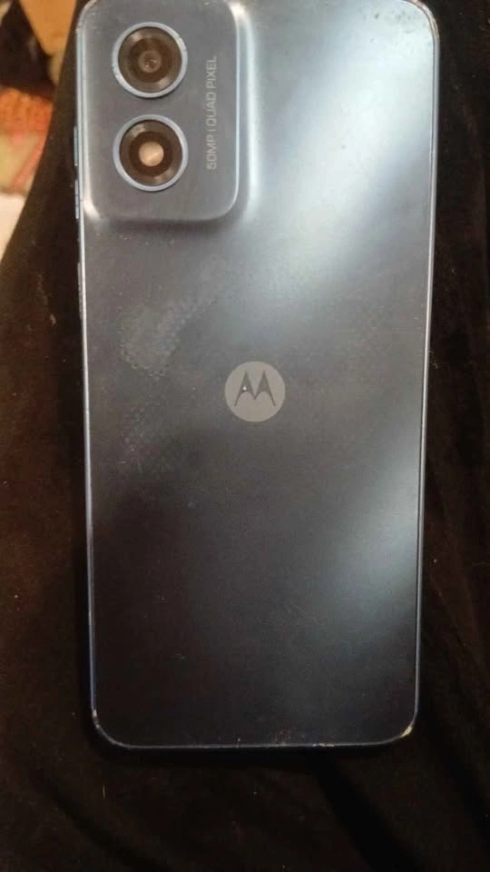 Motorola phone cracked screen, works great - photo 2