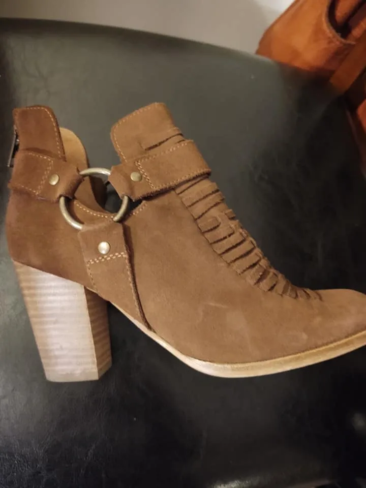 Ariat Suede and Leather Boots - photo 4