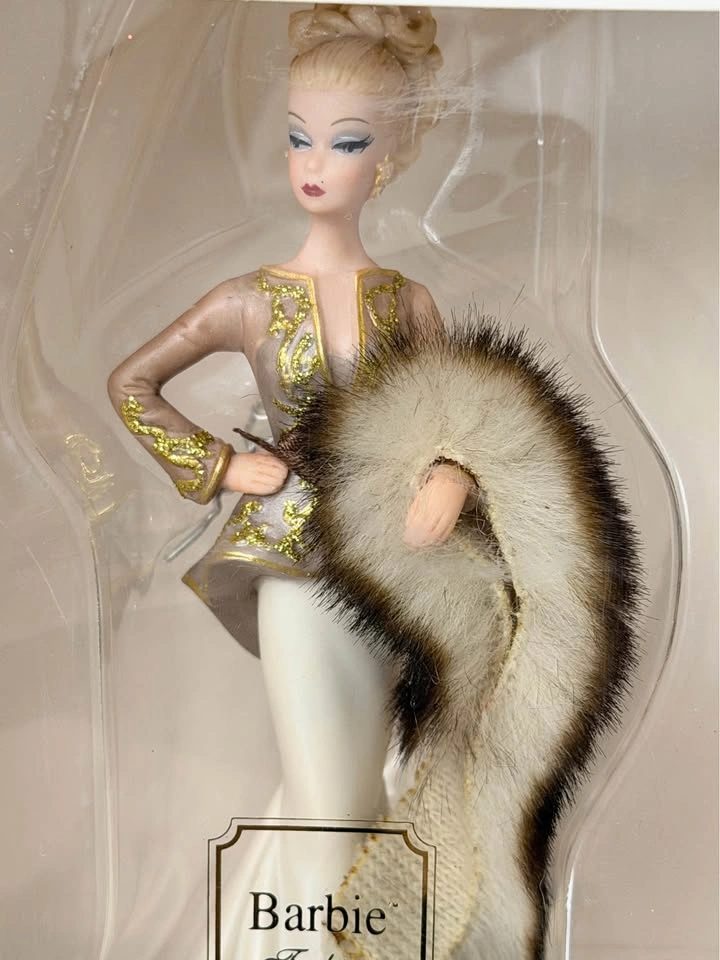 2009 Hallmark Keepsake Barbie Capucine Ornament - photo 5