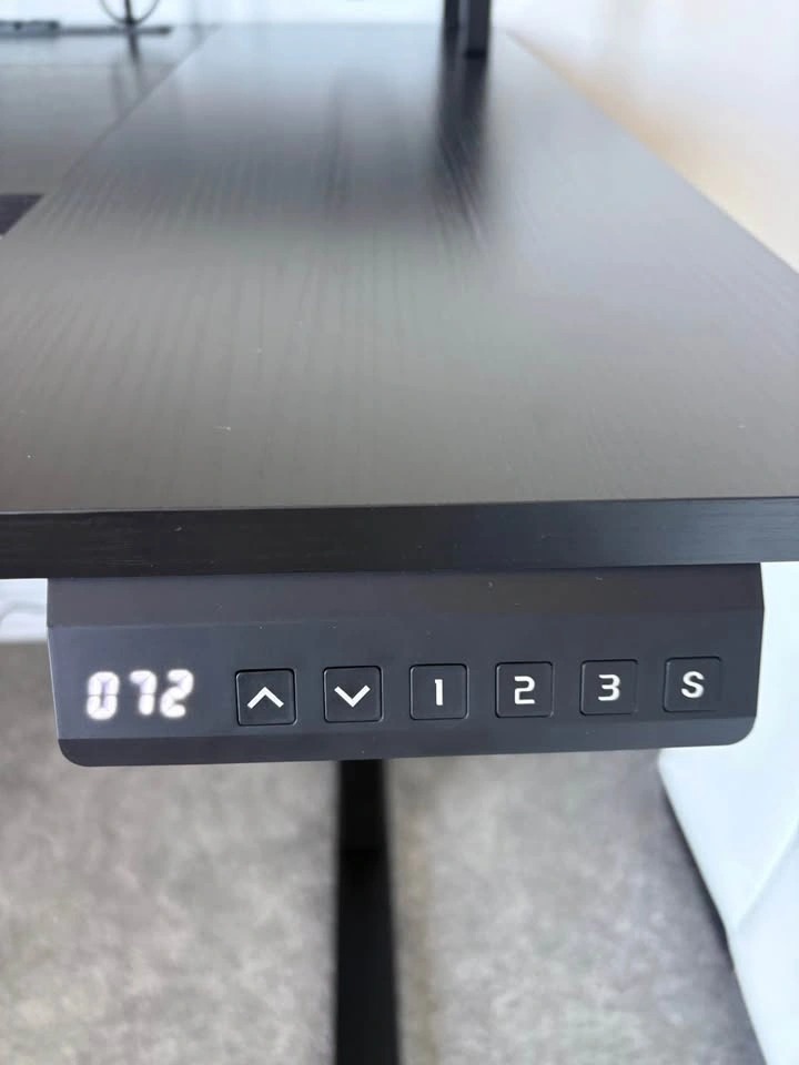 Adjustable Desk Brand New 48" - photo 4