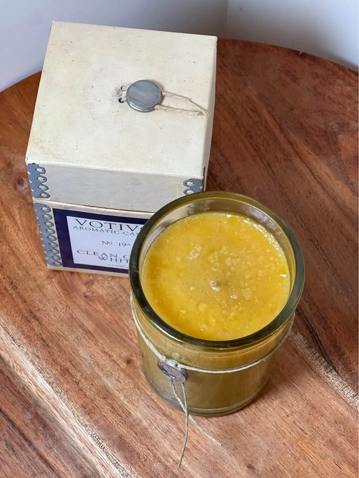 Votivo Aromatic Candle - Clean Crisp White - photo 3