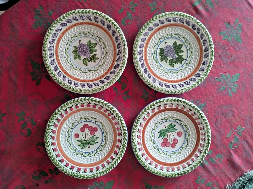 Set of 4 Strata Group "Fresh N Fruity" Plates