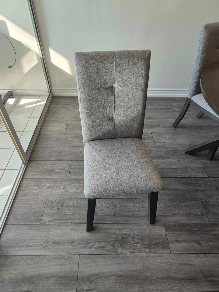 4 Seat Dining Table - photo 2