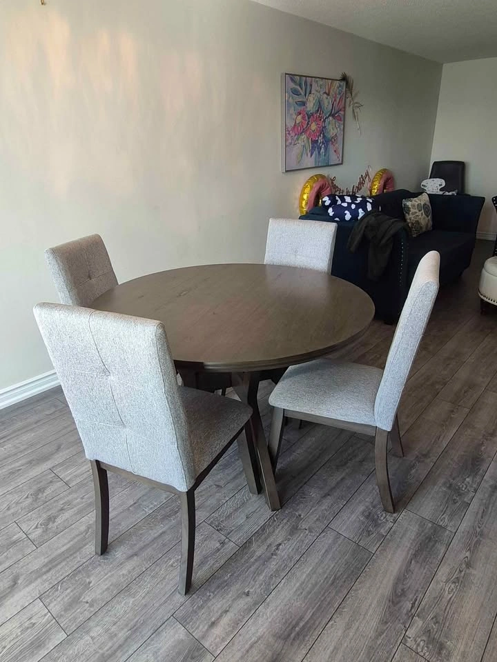 4 Seat Dining Table - photo 4