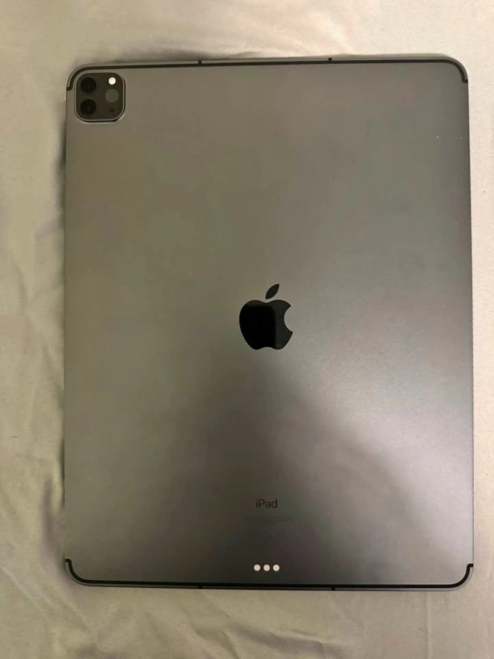 iPad Pro 12.9” M1 2TB WiFi + Cellular + Pencil + Keyboard Case