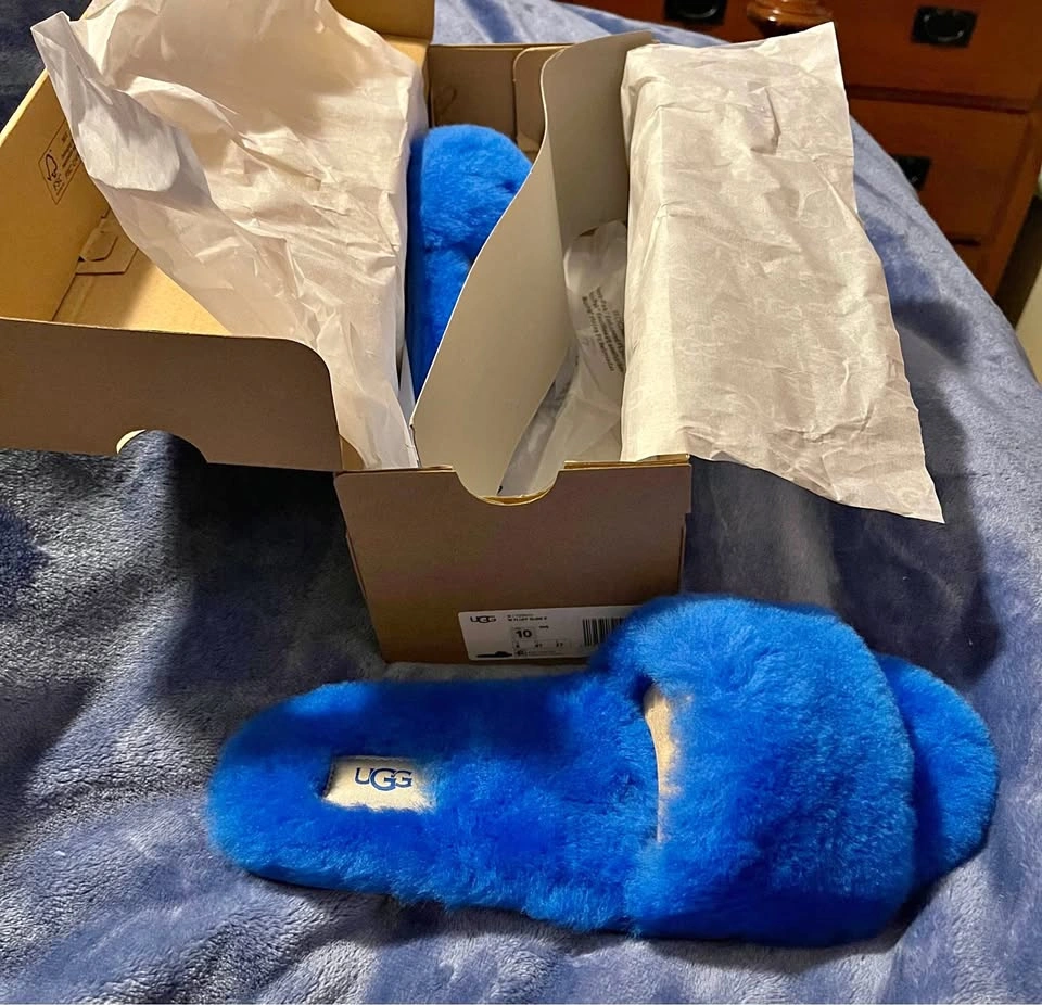 New Ugg Fluff Slide Slippers Size 10