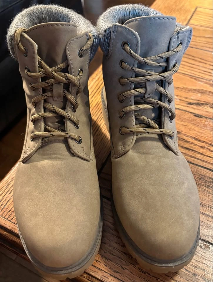 New Women's Ardene Hiking Boots Size 8.5/9 - photo 2